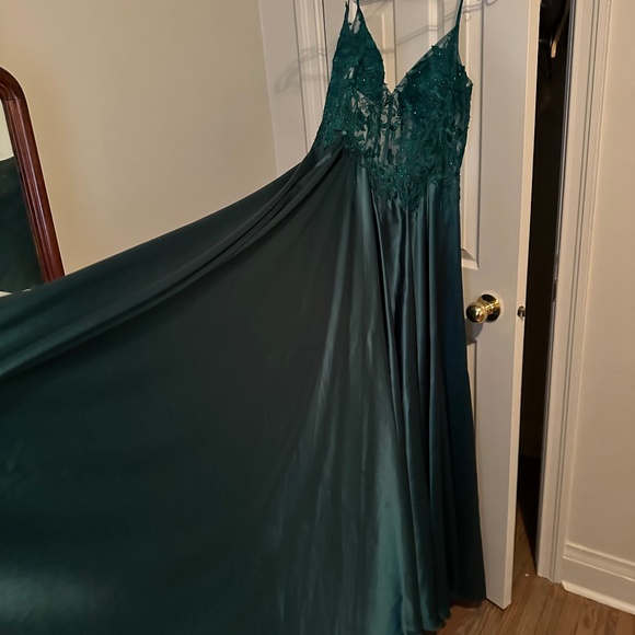 Emerald Green Dress - Picture 1 of 3
